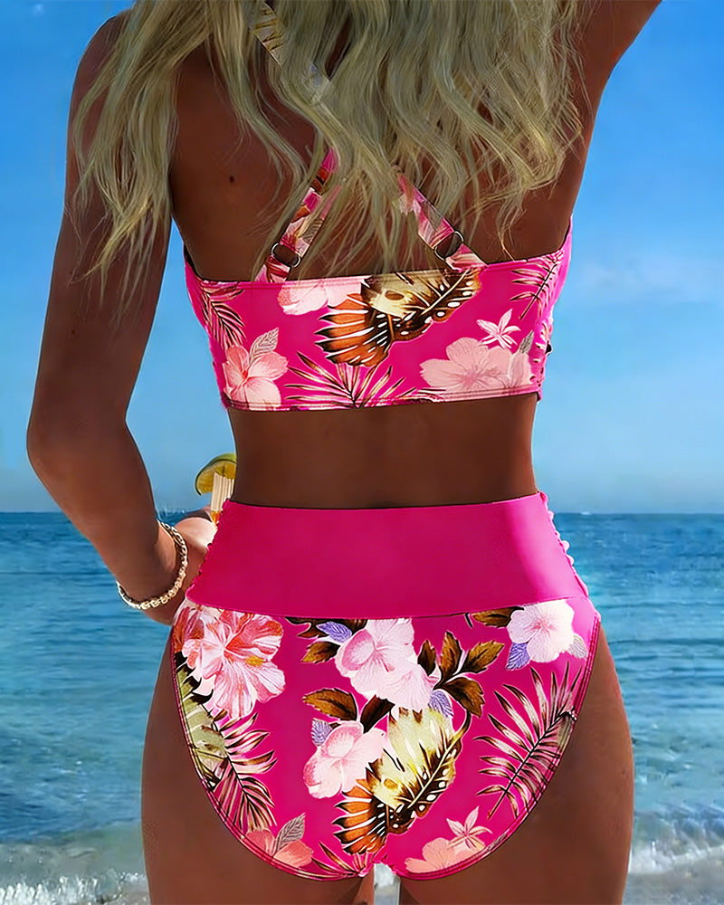 Bikini s kontrastnim cvjetnim uzorkom i izrezom