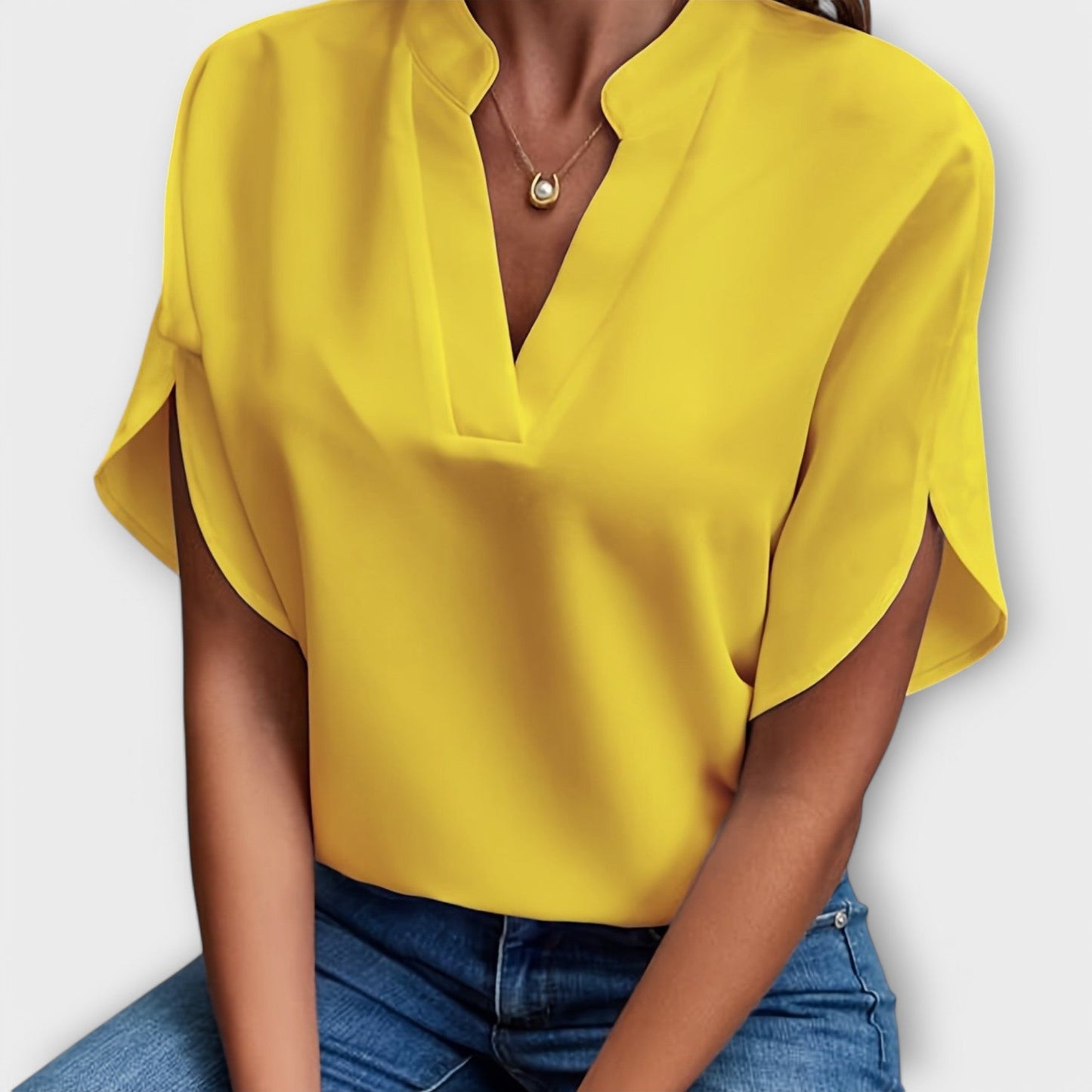 Viviana - Lagana ženska bluzica" can be rewritten as "Viviana - Lagan ženski top