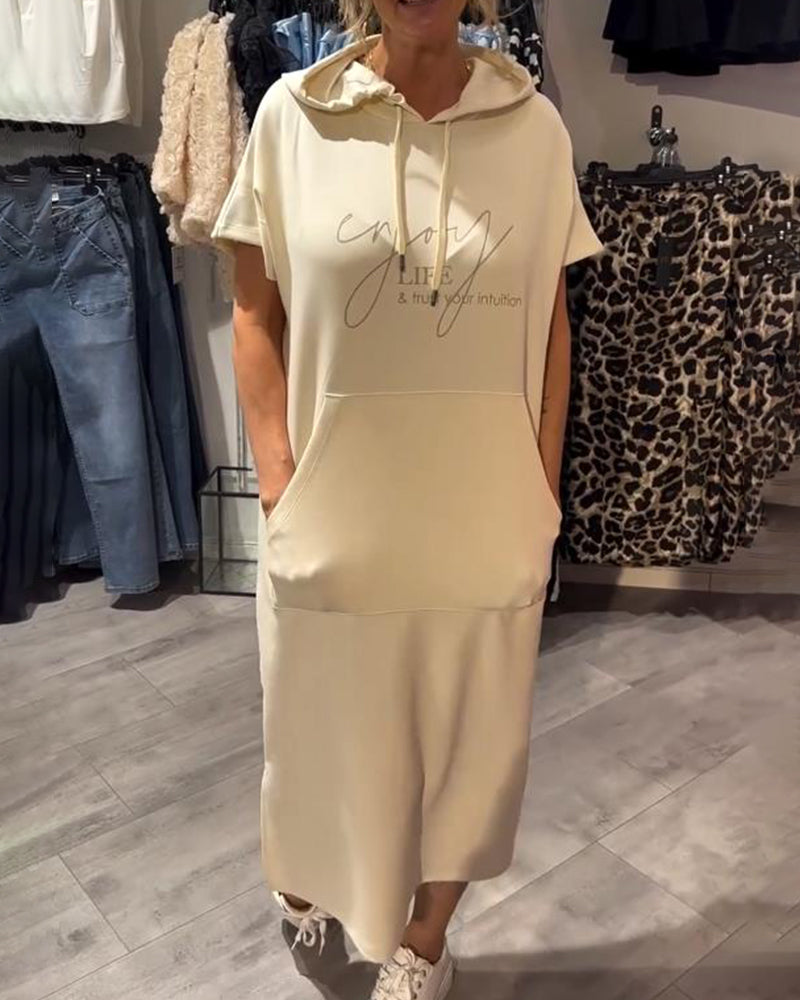 "Sásquia - Elegantna casual haljina s kapuljačom" može se preformulirati kao "Sásquia - Stylish casual haljina s kapuljačom".