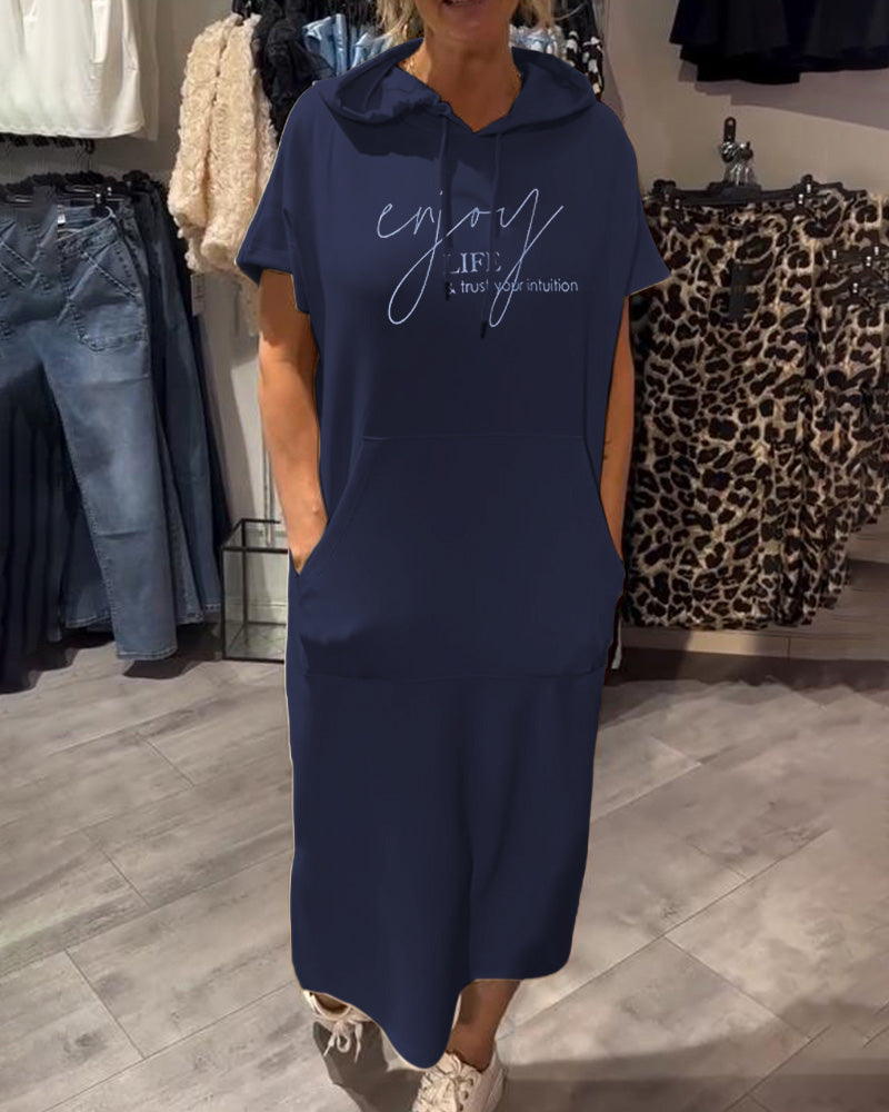 "Sásquia - Elegantna casual haljina s kapuljačom" može se preformulirati kao "Sásquia - Stylish casual haljina s kapuljačom".