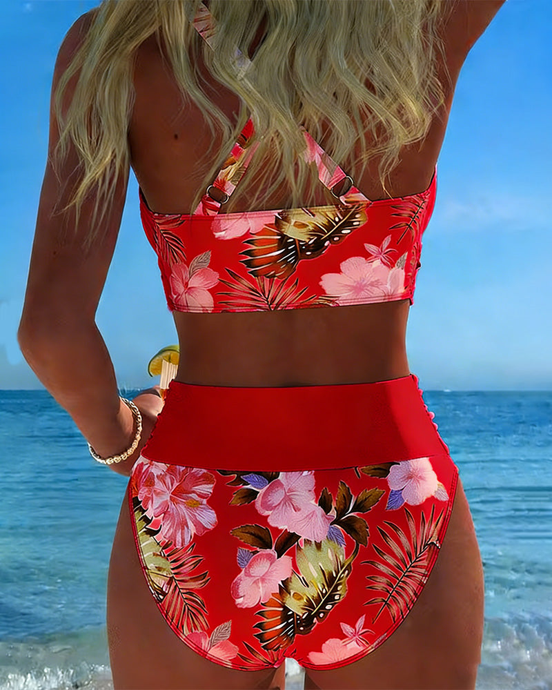 Bikini s kontrastnim cvjetnim uzorkom i izrezom