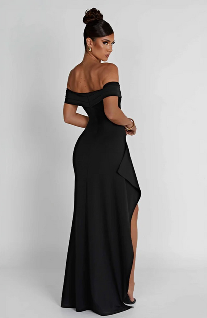 "Alexandra - Maxi Luksuzna Haljina" could be rewritten as "Alexandra - Elegant Maxi Dress".