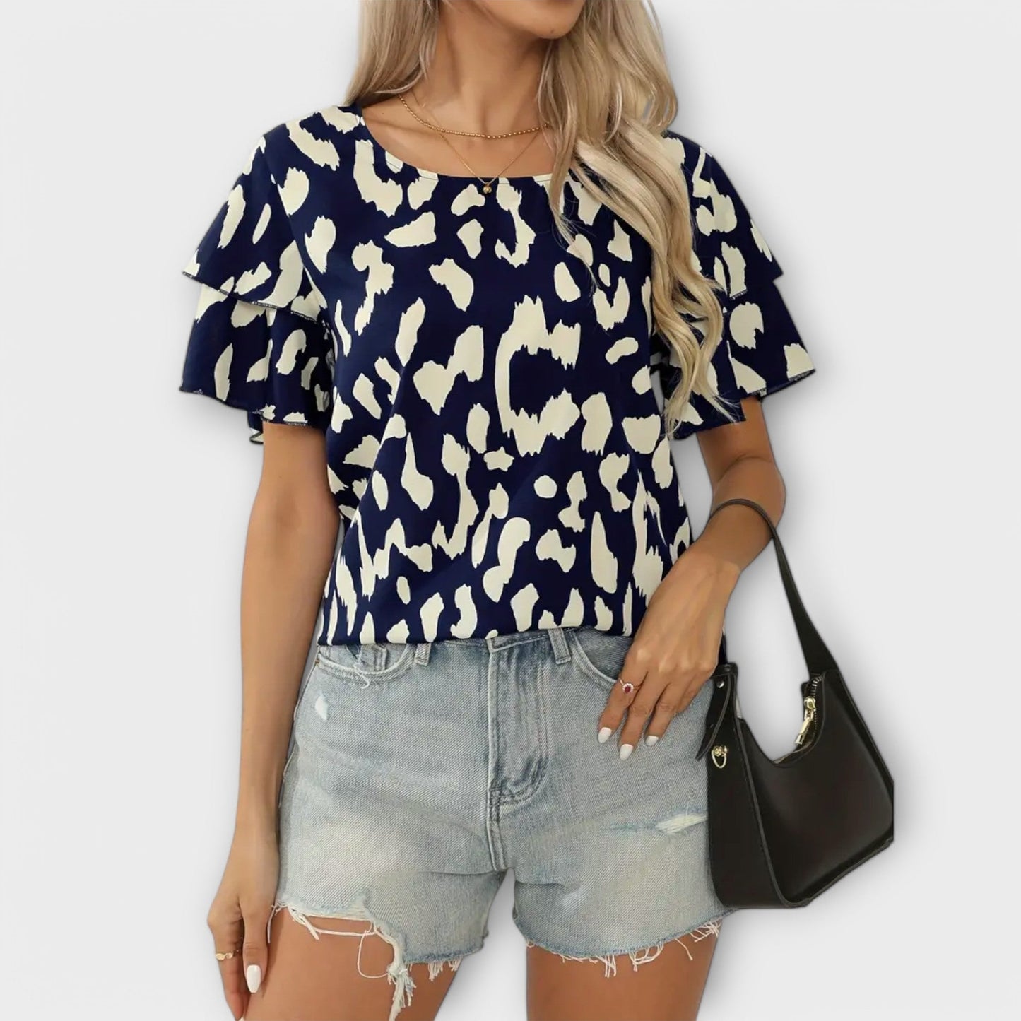 Evelyn - Casual Bluza s Okruglim Izrezom" can be rewritten as "Evelyn - Casual Top with Round Neckline.