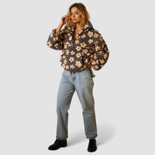 "Daisy - Cvjetni Fleece Pidžama Gornji Dio" can be rewritten as "Daisy - Cvjetni Fleece Pidžama Gornji Komad".