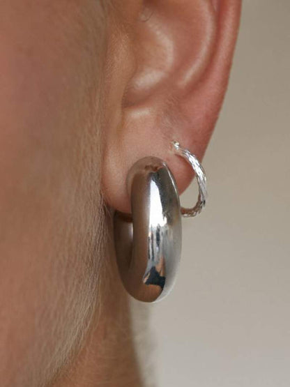 Debele Okrugle Naušnice" can be rewritten as "Chunky Round Earrings.