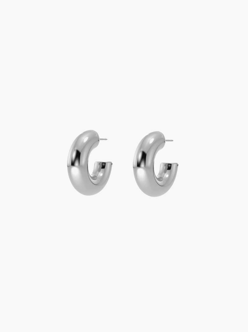 Debele Okrugle Naušnice" can be rewritten as "Chunky Round Earrings.