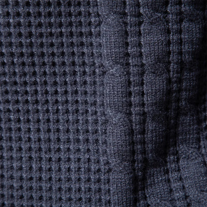 João - Pulover s patchwork pletenjem" can be rewritten as "João - Pulover s pletenim patchwork uzorkom.