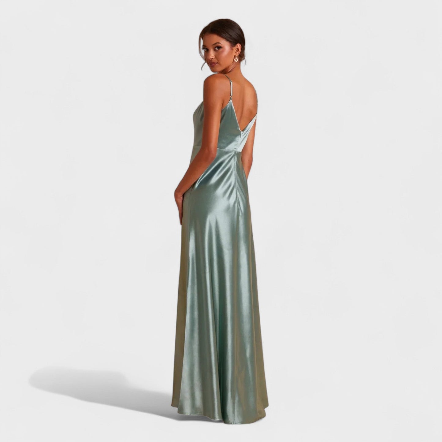 Lúcia - Duga Saten Haljina" can be rewritten as "Lúcia - Long Satin Dress.