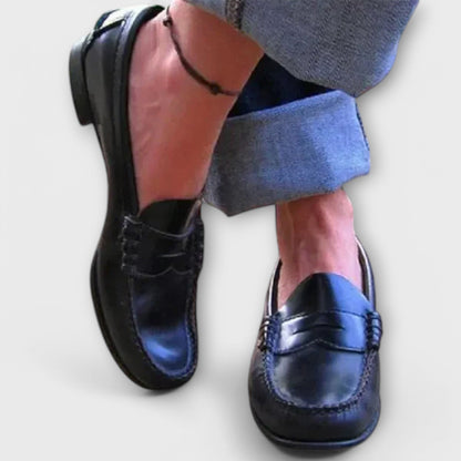"Klasični Ženski Mokasini" can be rewritten as "Elegantni Ženski Mokasini".